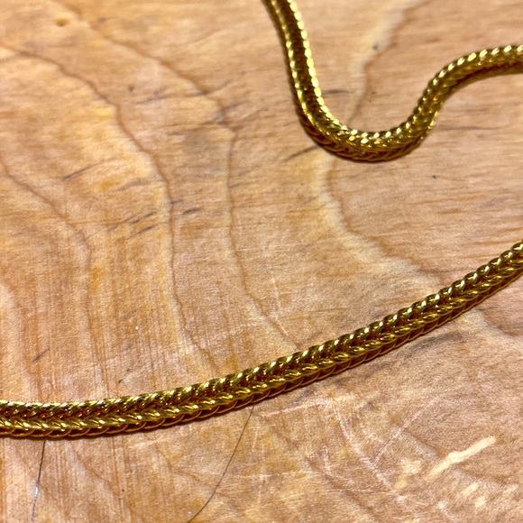 Beautiful faux crystal gold coloured necklace. Thick chain. Unworn. - Picture 4 of 7